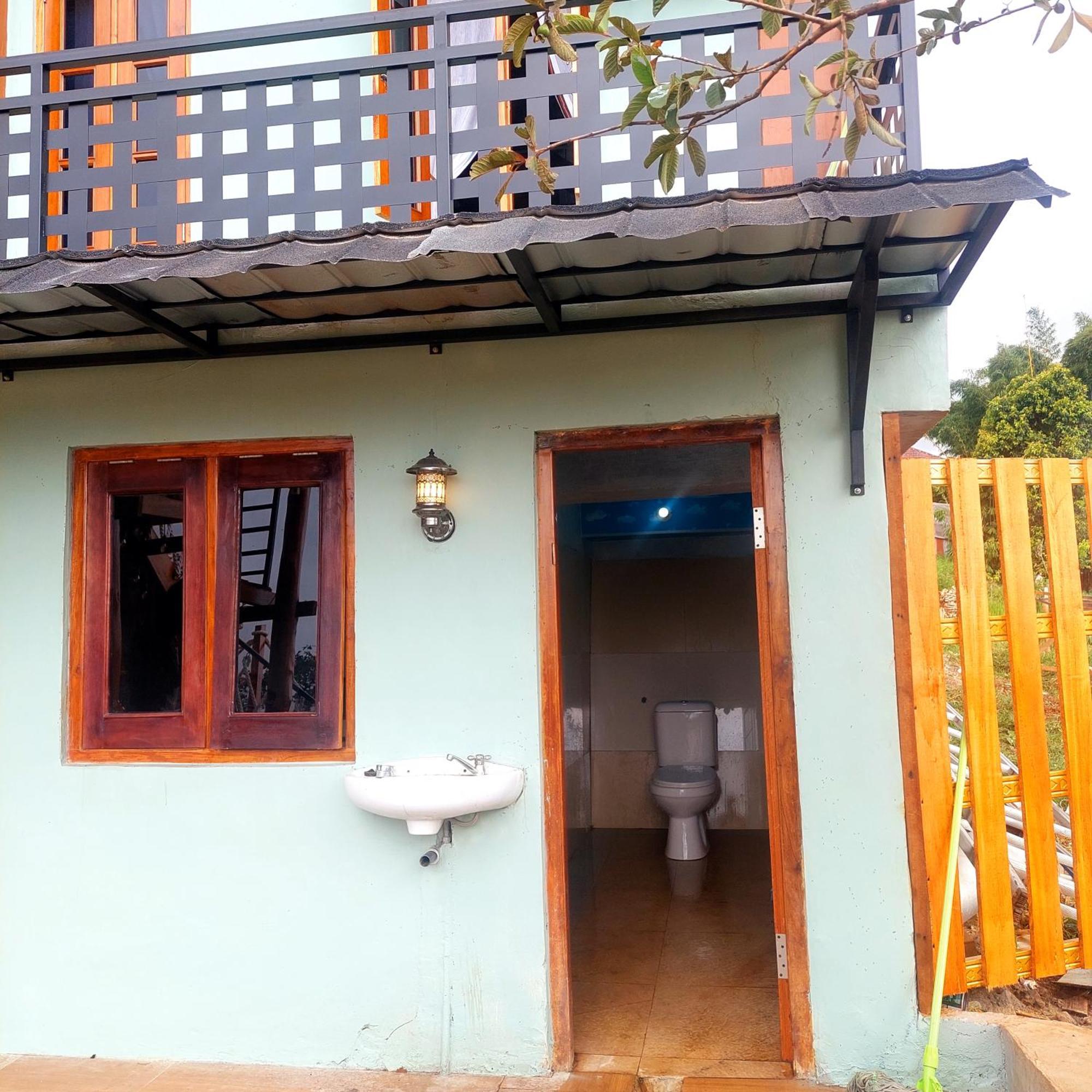 Kopa Hilltop - Family Guest Home Ruteng Room photo